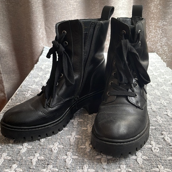 Boots - Picture 5 of 6